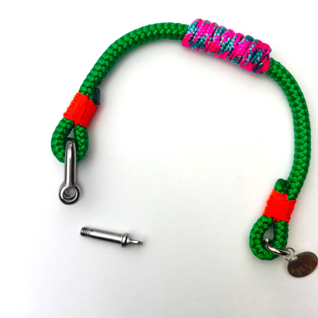 Paracord bracelet